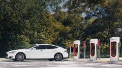 Tesla stopt met onbeperkt gratis Superchargen