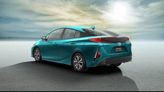 Toyota Prius Plug-in Hybrid laadt met zonne-energie