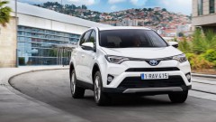 Toyota RAV4 Hybrid rijdt 1 op 20