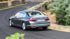 Van drie naar vier turbo's in BMW 750d (update: prijzen)