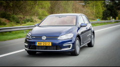 Verkoop elektrische auto in de lift