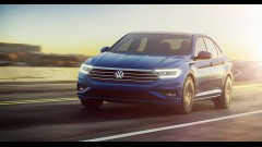 Volkswagen haalde in Detroit het doek van de nieuwe Jetta op een MQB-platform. De komst naar Nederland is onzeker.