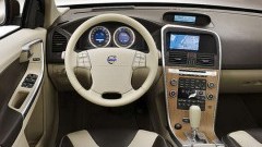 Volvo XC60 glipt er tussenuit (video!)