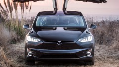 Zo maak je de Tesla Model X 10.000 euro voordeliger
