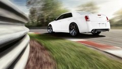 Machtsvertoon - Chrysler 300 SRT8 mag er weer zijn