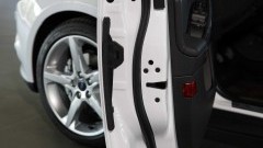 Ford Door Edge Protector voorkomt parkeerdeukjes