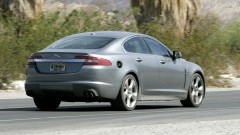Roofkat in de aanval - Jaguar XF-R onderweg