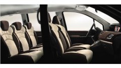 Lancia Phedra lichtjes opgefrist