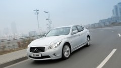 Infiniti M35h geprijsd vanaf 70 mille