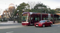Mazda test met communicatiesysteem tussen voertuigen en trams