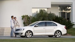 De Skoda Rapid voert enkele wijzigingen door aan de Rapid voor het nieuwe modeljaar. Zo is de sedan vanaf medio november leverbaar met de 90 pk 1.6 TDI Greentech, goed voor 20% bijtelling.
