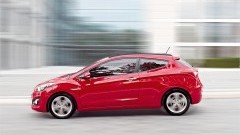 Hyundai i30 driedeurs naar de dealer