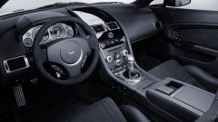 Aston Martin V12 Vantage uit de doeken