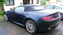 Liefhebbers van de Aston Martin V12 Vantage weten het, er is nog een Volante op komst. Het prototype met stoffen kap met de toevoeging Road Sport rijdt al incognito zijn testrondes.