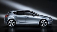 Opel Astra nu officieel in beeld (update: nieuwe beelden)