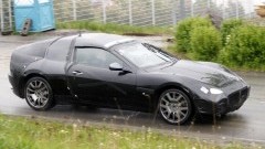 Maserati Gran Turismo Spyder raast voorbij