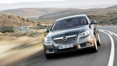 Opel Insignia laat parkeren aan expert over