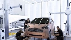 Kleintje Aston Martin op basis van Toyota iQ in de maak