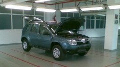 Dacia SUV doet stof opwaaien