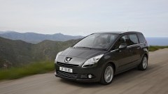 Peugeot pakt uit met hybridestudies, de 5008 en...de RCZ!