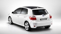 Toyota Auris in het nieuw gestoken � dit voorjaar ook als hybride