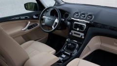 Vernieuwde Ford Galaxy benadrukt zijn capaciteiten