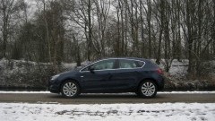 Opel Astra 1.7 CDTI Cosmo staat op z'n strepen