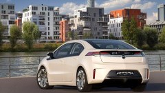 Opel Ampera rijdt naar Gen�ve