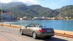 Vier de lente met z�n vieren in de Mercedes-Benz E-Klasse Cabriolet