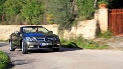 Vier de lente met z�n vieren in de Mercedes-Benz E-Klasse Cabriolet