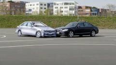 Mercedes-Benz test auto's op de automatische piloot
