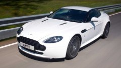 Scherp uit de hoek - Aston Martin V8 Vantage N420