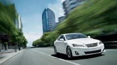 Lexus trekt doek van vernieuwde IS