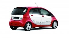 Mitsubishi i-MiEV en nieuwe diesels Lancer en Outlander op weg naar Parijs