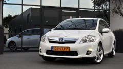 Asfalt verslinden met de Toyota Auris Hybrid