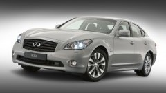 Infiniti steelt show in Parijs met Infiniti M30d en M35 Hybrid