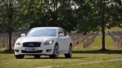 Infiniti steelt show in Parijs met Infiniti M30d en M35 Hybrid