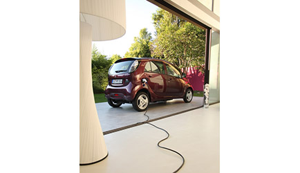 Mitsubishi i-MiEV bestormt de stad