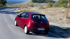 Vernieuwde Mazda2 bij de pinken