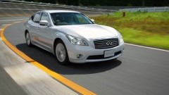 Infinti M35h hybride laat (bijna) van zich horen