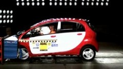 Mitsubishi i-MiEV veilige botser (video)