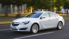 Opel vetroetelt Insignia-rijder