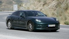 Porsche Panamera rijdend gespot (video)