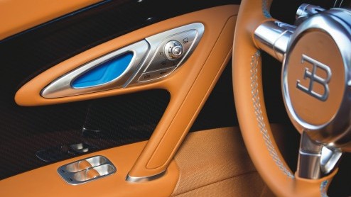 Tijdens de Volkswagen Group Night aan de vooravond van de Autosalon in Parijs heeft Bugatti een special edition van de Veyron 16.4 Grand Sport Vitesse voorgesteld. De 1200 pk sterke supercar is uitg