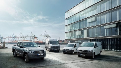 Volkswagen Bedrijfswagens start met de levering van de BlueMotion-uitvoeringen van de Transporter, de Multivan en de Crafter. Met start/stop-techniek, recuperatie, een aangepast onderstel en meer blee