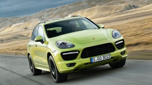 Porsche introduceert op de internationale autoshow van Peking de tweede generatie van de Cayenne GTS. Het sportieve alternatief tussen de Cayenne S en Turbo met een duidelijk eigen karakter.