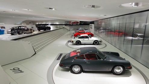 Al meer dan 40 jaar wordt de Porsche 911 gezien als een icoon onder de sportwagens. De introductie van de nieuwe Typ 991 is dan ook een bijzondere tentoonstelling in het Porsche Museum Stuttgart waa