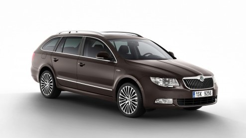 De Skoda Superb Elegance wordt nog luxer, mooier en exclusiever met het nieuwe design pakket Laurin & Klement. Dit design pakket is er voor de Hatchback en Combi kent een meerprijs van krap 8000 euro.