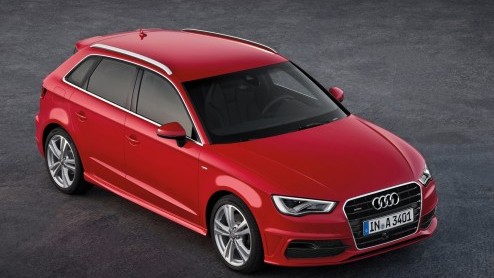 En dat is twee: de Audi A3 Sportback. Hij is ietsje groter dan zijn voorganger, biedt meer (bagage)ruimte maar is toch 90 kilo lichter. Voor het eerst is de wielbasis verlengd. Vanaf februari 2013 kom