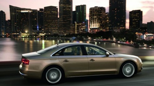 De Audi A8 en R8 zijn tijdelijk leverbaar in de superluxe exclusive-uitvoering. De limousine heeft de Pro Line plus-uitvoering als basis, verrijkt met 20 inch wielen en Valcona-leder. De Audi R8 Spyde